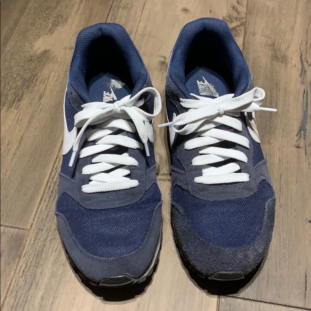 Navy Nike MD Runner 2